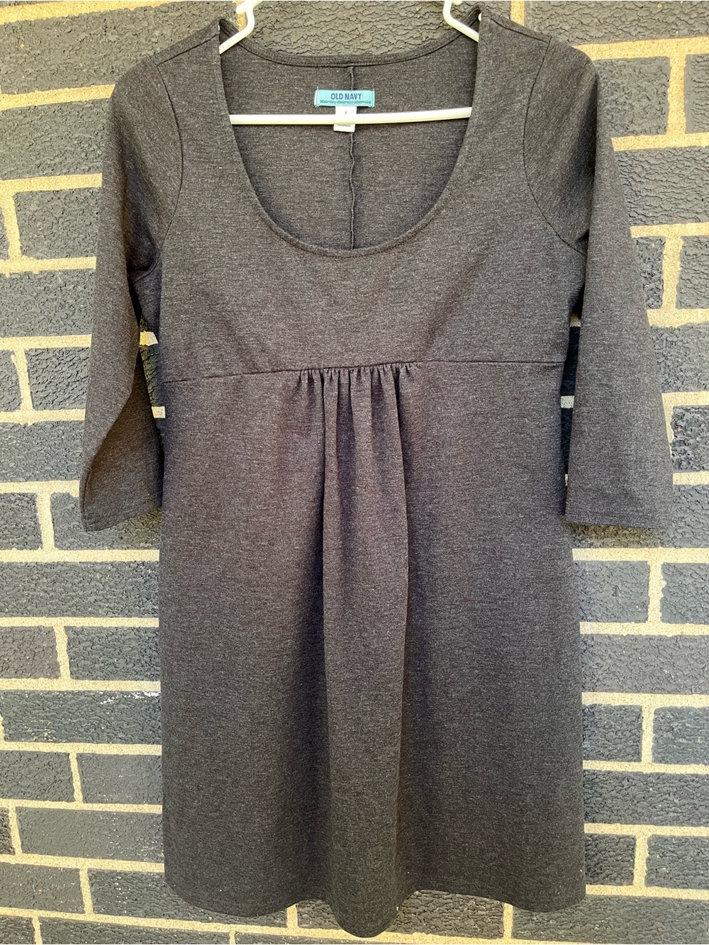 Old Navy Maternity Gray 3/4 Sleeve Scoop Neck Knit Dress